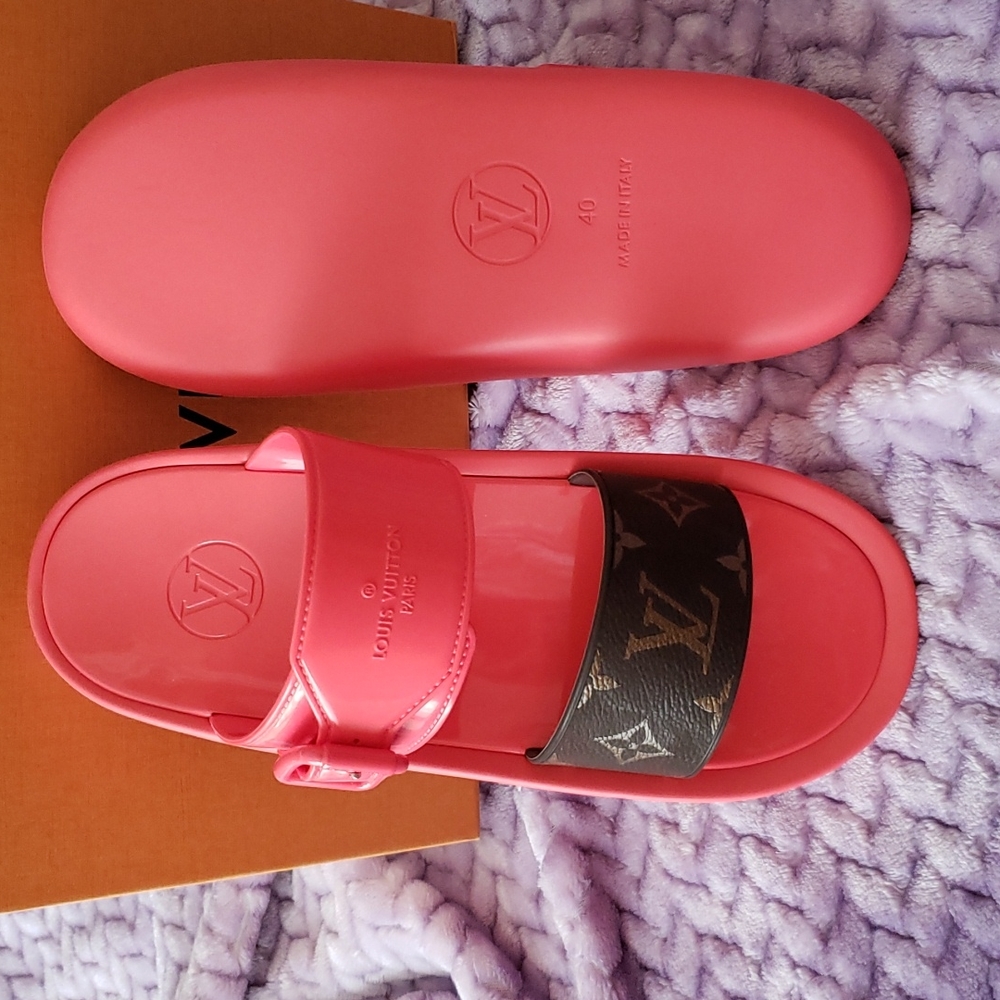 Louis Vuitton Sunbath Coral Rubber Canvas Mule - Picture 9 of 16